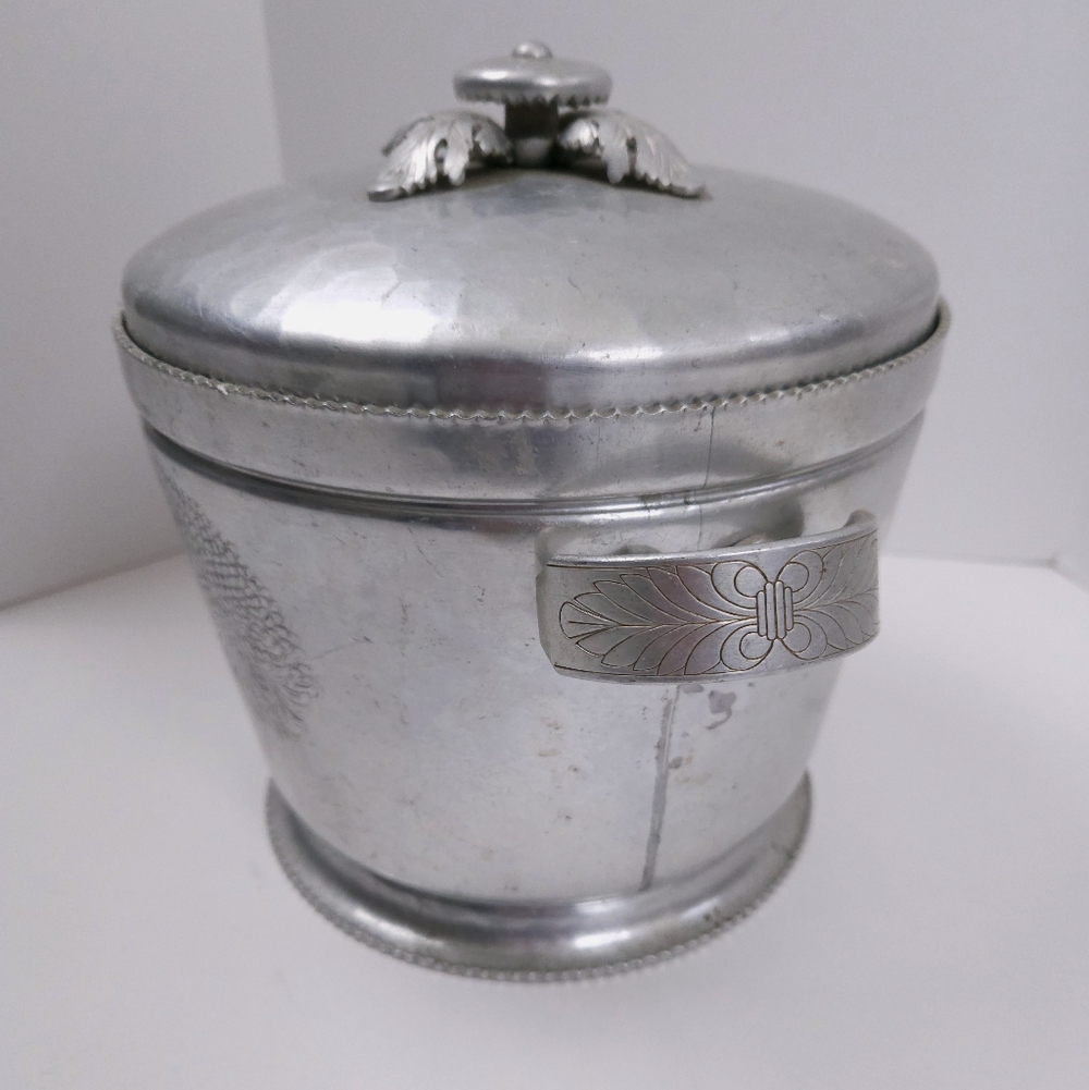 Vintage 1950s Continental Hammered Aluminum Chrysanthemum Ice Bucket - Picture 5 of 15